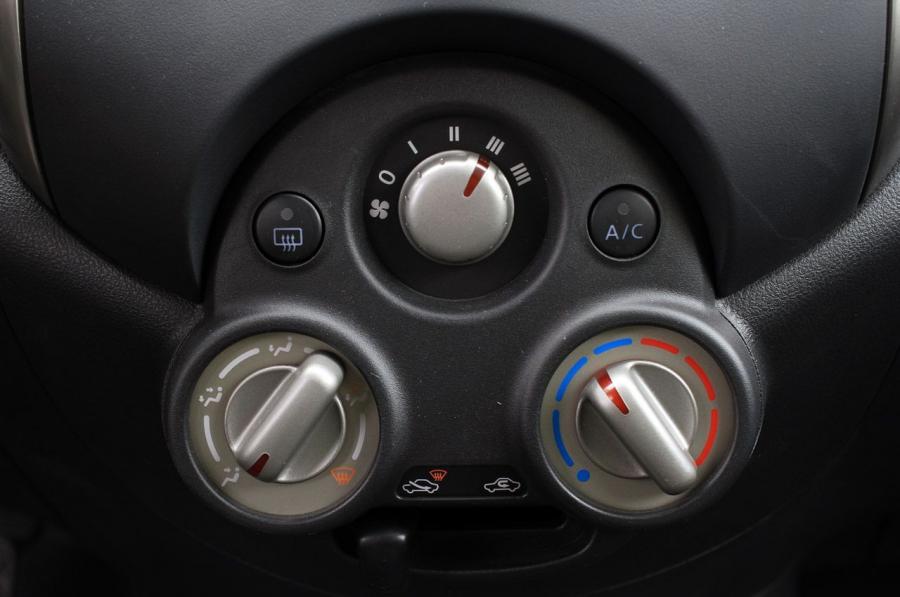  Nissan Versa 2012 года  (фото 54 из 111)